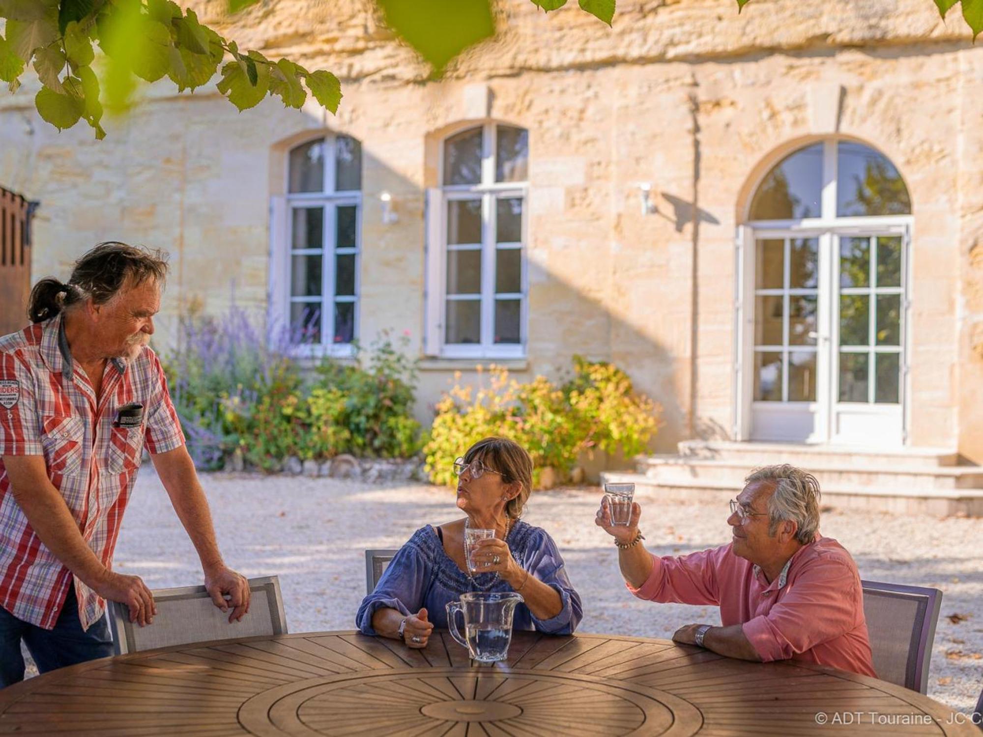 Maison Troglodyte Elegante Avec Spa, Salle De Jeux Et Jardin Clos A Vouvray - Fr-1-381-87 외부 사진