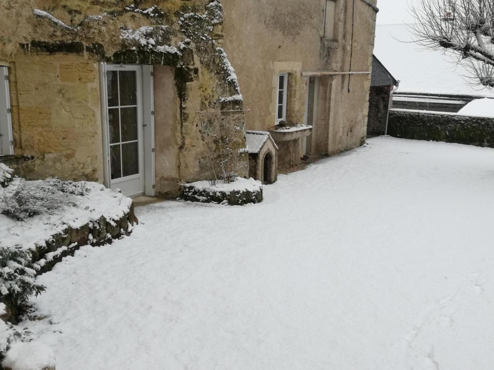 Maison Troglodyte Elegante Avec Spa, Salle De Jeux Et Jardin Clos A Vouvray - Fr-1-381-87 외부 사진