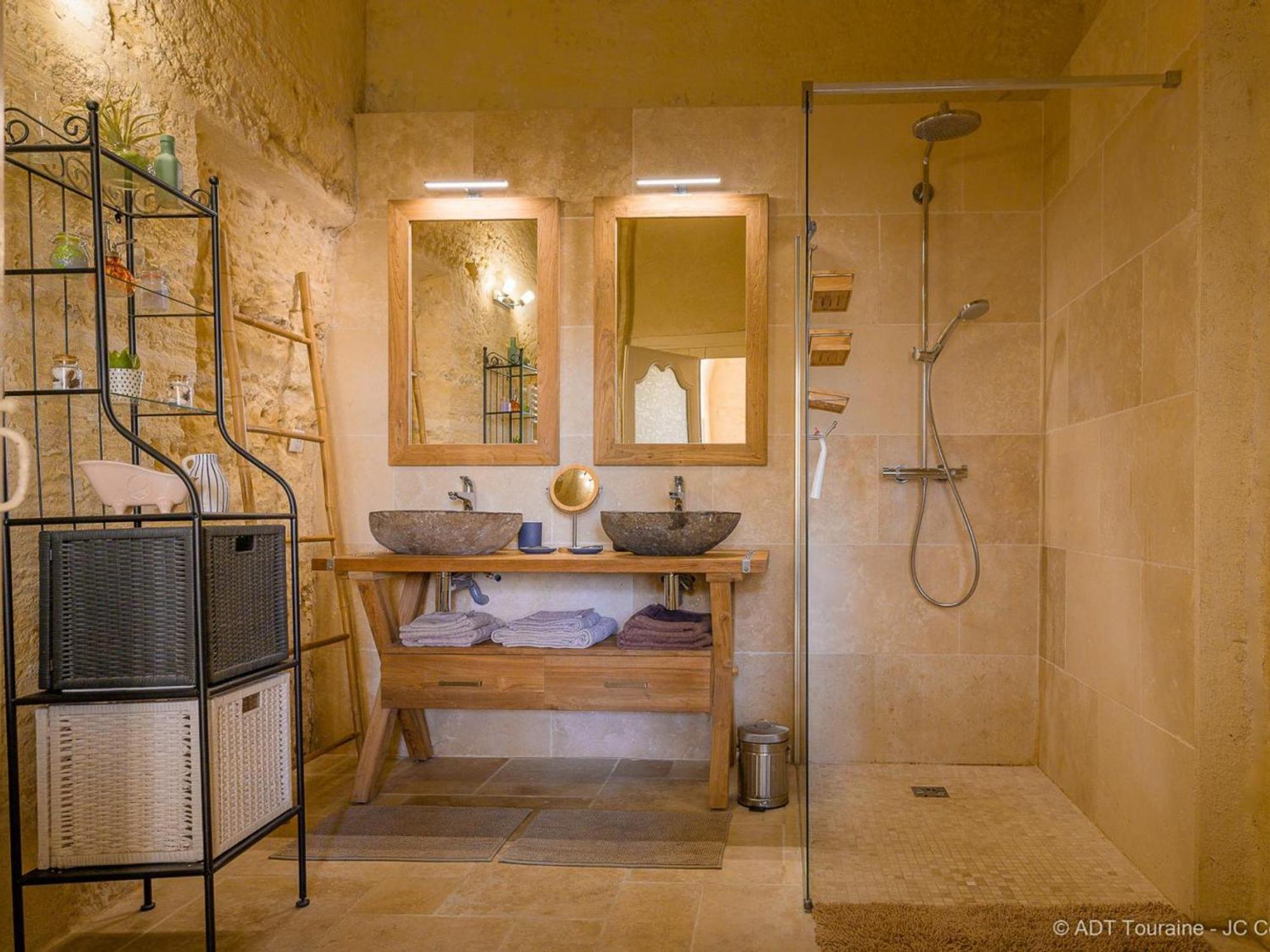 Maison Troglodyte Elegante Avec Spa, Salle De Jeux Et Jardin Clos A Vouvray - Fr-1-381-87 외부 사진