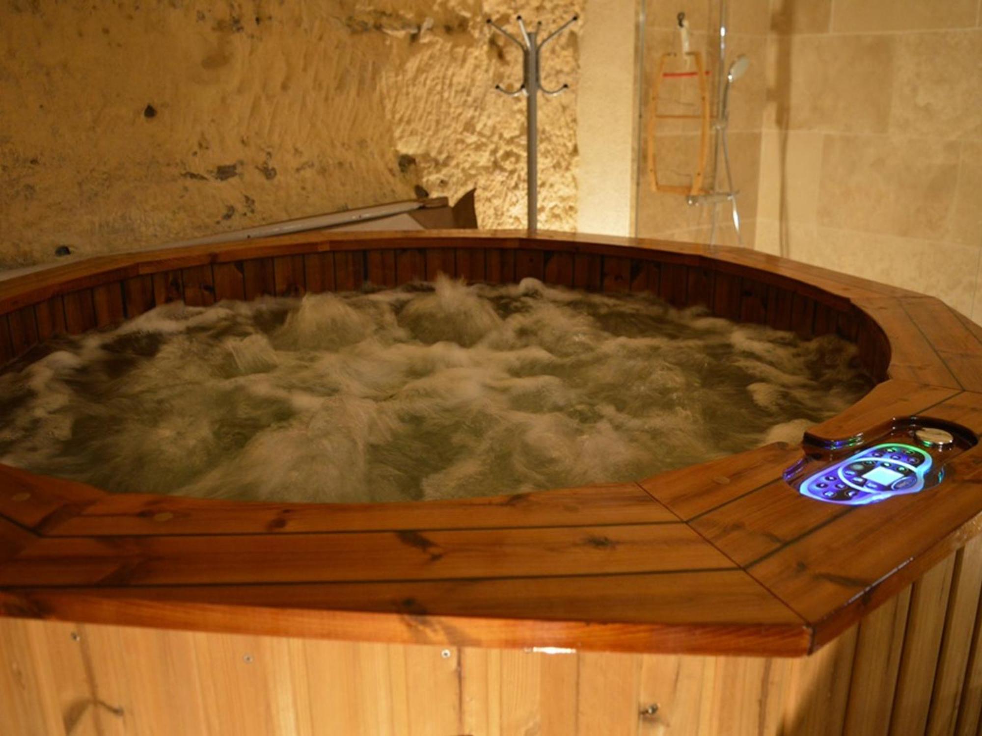 Maison Troglodyte Elegante Avec Spa, Salle De Jeux Et Jardin Clos A Vouvray - Fr-1-381-87 외부 사진