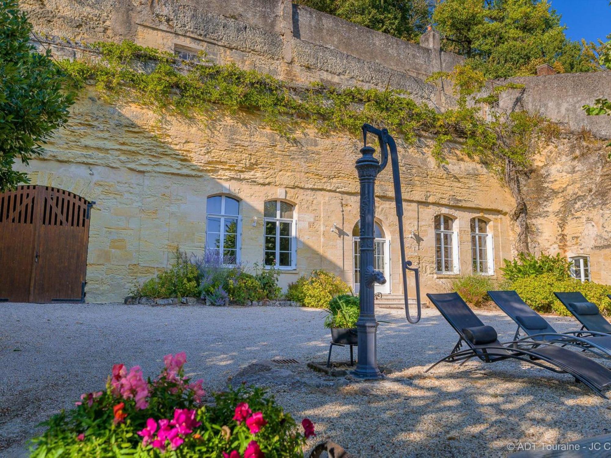 Maison Troglodyte Elegante Avec Spa, Salle De Jeux Et Jardin Clos A Vouvray - Fr-1-381-87 외부 사진